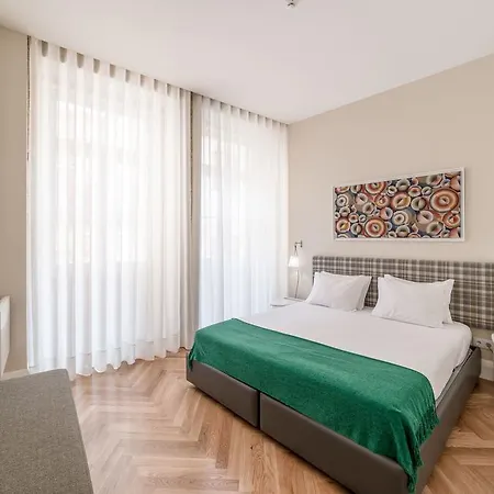 Apartamento Mouzinho 160 *